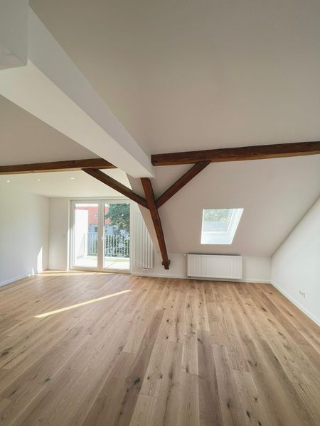 Neuausbau- neu ausgebaute Dachgeschosswohnung in Top-Lage!